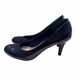 Comfort Plus by Predictions Navy Blue Patent Leather Round Toe Heel Size 7.5